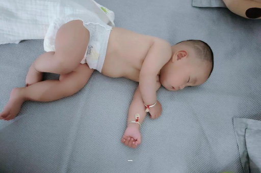 黄骅怀孕肚子撑的难受